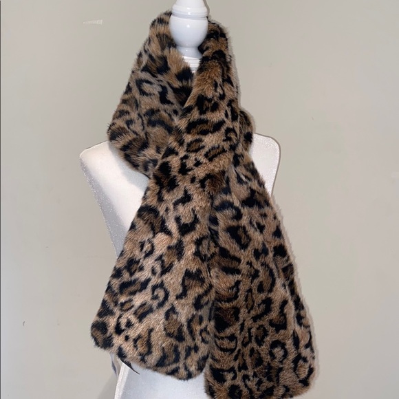 NWT leopard faux fur Banana Republic pull thru scarf - Picture 2 of 8